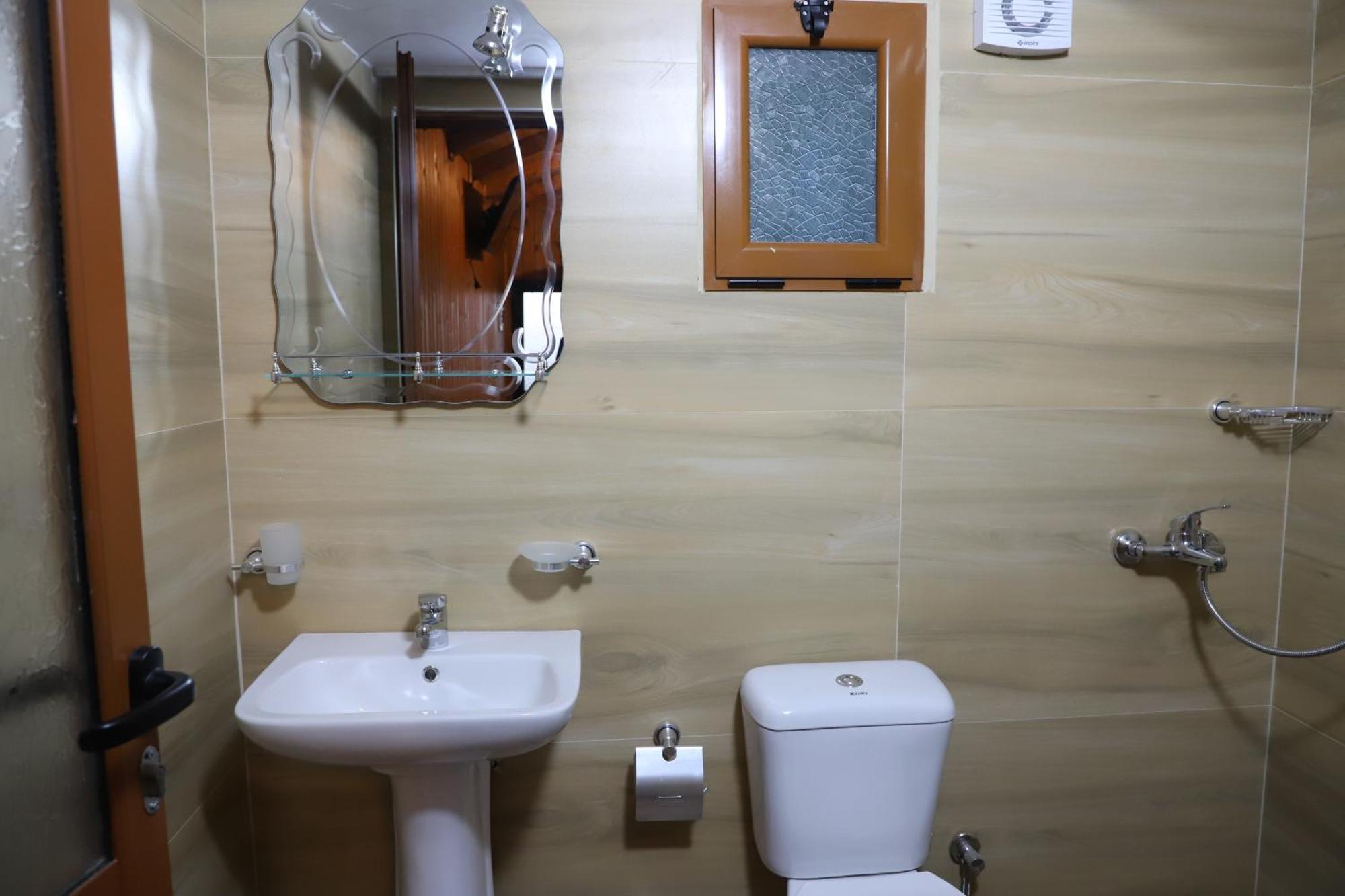 Bujtina Musta Konuk evi Berat Dış mekan fotoğraf